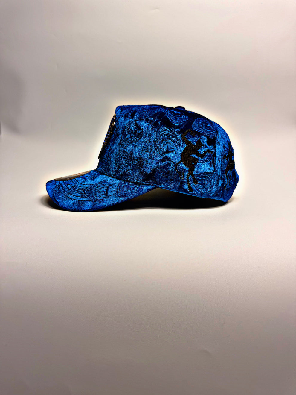 LUCIFER V2 blue velvet snapbac