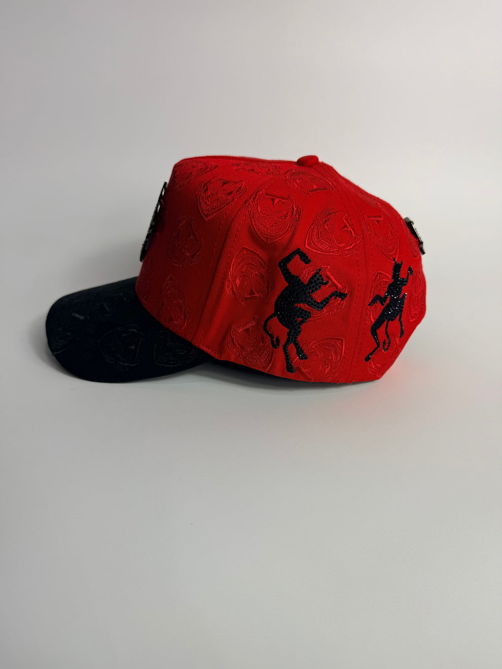 Lucifer red/ Black