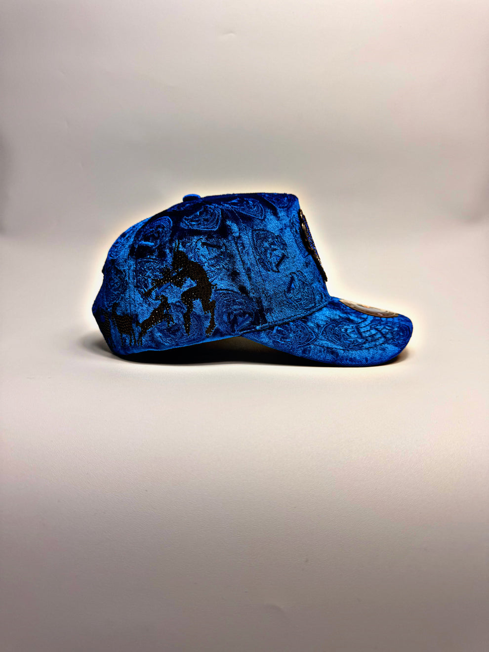 LUCIFER V2 blue velvet snapbac